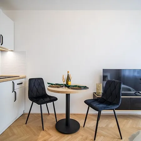 Apartment Stylish With Balcony