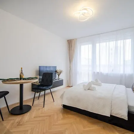 Stylish With Balcony Lägenhet Košice