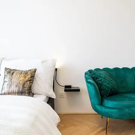 Διαμέρισμα Stylish With Balcony *