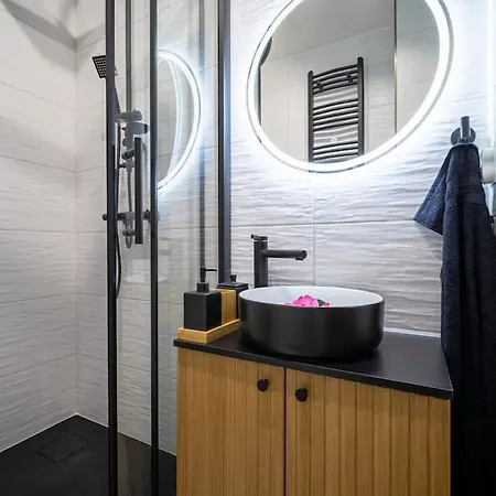 Διαμέρισμα Stylish With Balcony