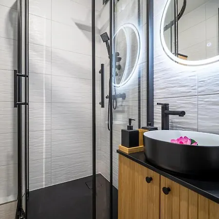 Stylish With Balcony Lägenhet *