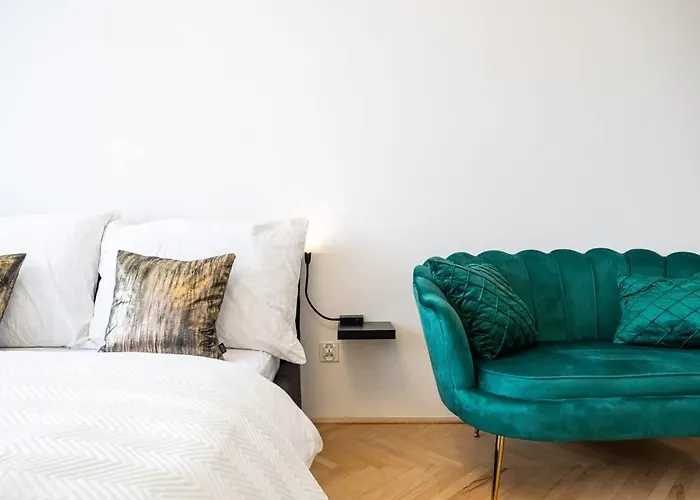 דירה Stylish With Balcony *