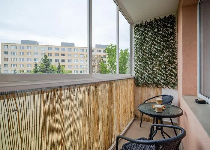 Stylish With Balcony דירה