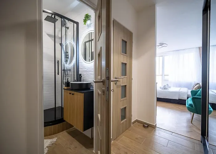 דירה Stylish With Balcony *