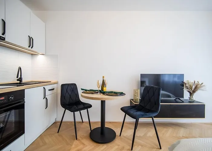 דירה Stylish With Balcony *