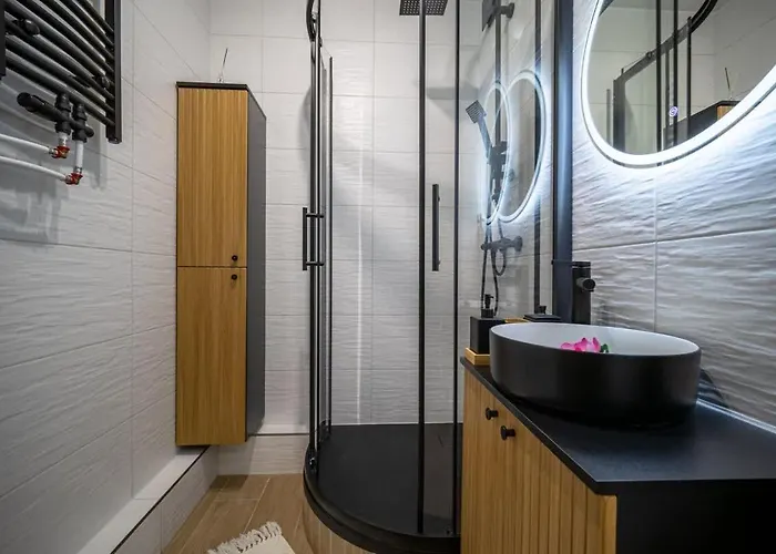 Stylish With Balcony קושיצה